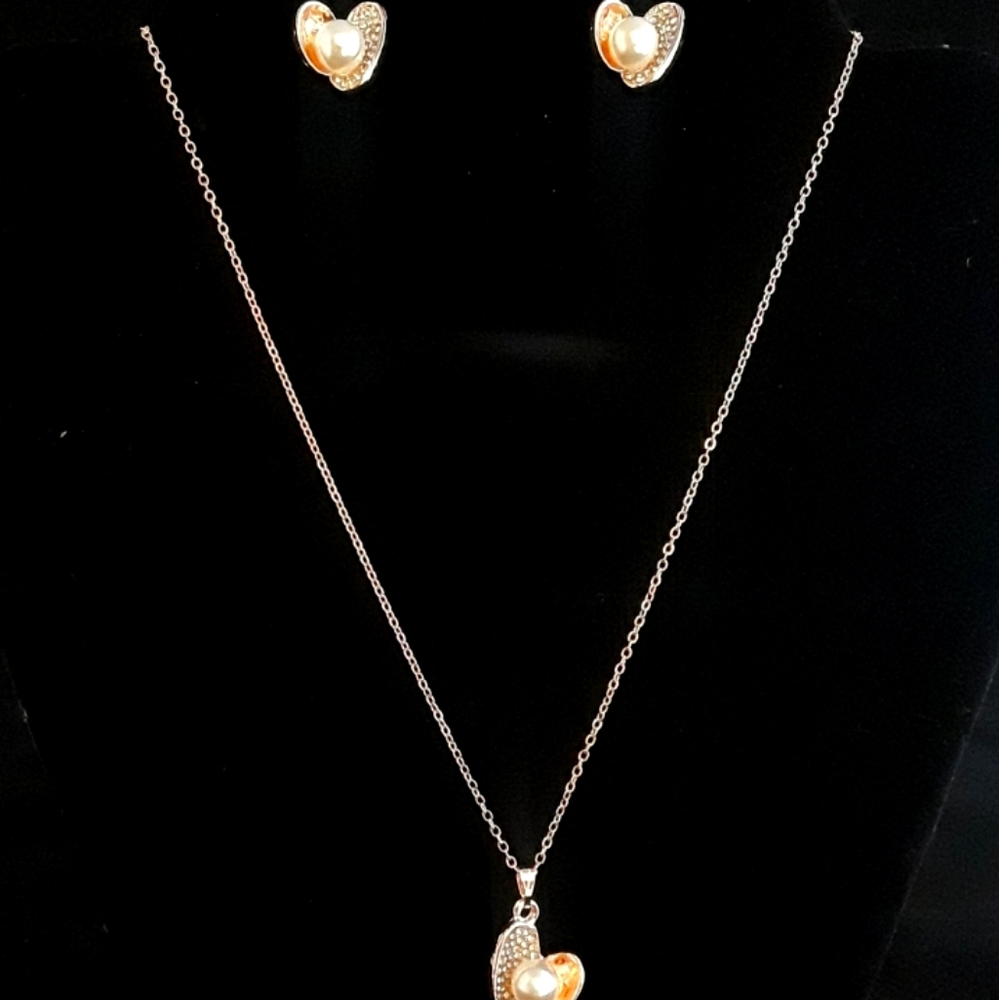 PEARL & RHINESTONE CLAM INLAID JEWELRY SET